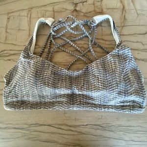 Lululemon free to be wild bra size 10 gray and white chevron pattern